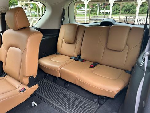 Used 2016 INFINITI QX80 4WD w/ All Season Package image 14