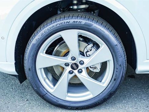 New 2025 Audi Q5 Prestige image 9