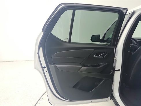 Used 2023 Chevrolet Traverse LT image 22