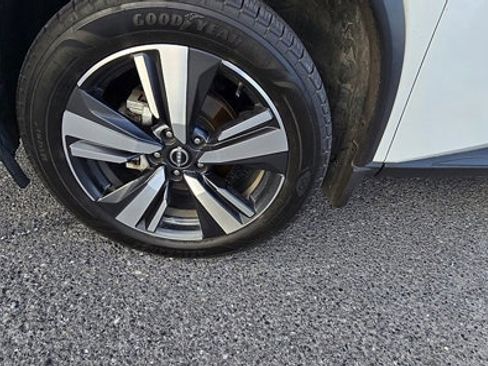 Used 2024 Nissan Rogue SL image 11