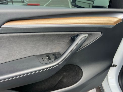 Used 2023 Tesla Model Y Long Range AWD/4WD image 31
