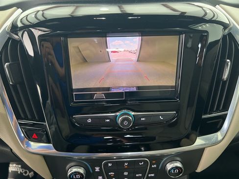 Used 2022 Chevrolet Traverse LS FWD image 13