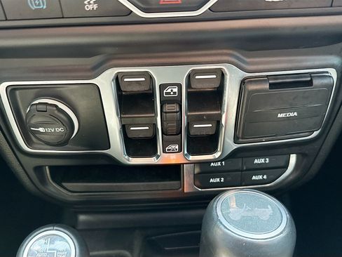 Used 2022 Jeep Wrangler Unlimited Sahara w/ Cold Weather Group AWD/4WD image 21
