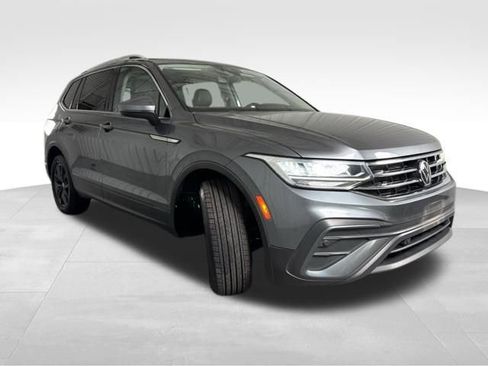 Used 2022 Volkswagen Tiguan SE image 4