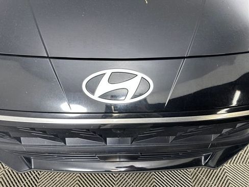 Used 2024 Hyundai Elantra Limited image 9