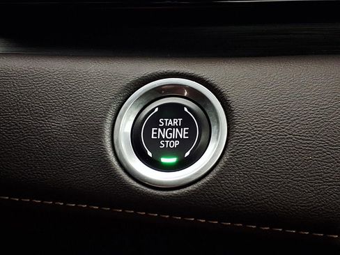 Used 2021 Cadillac Escalade Premium Luxury w/ LPO, Radiant Package AWD/4WD image 18