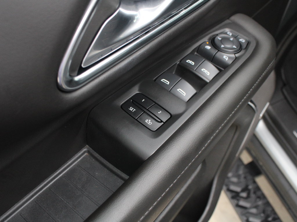Used 2024 Chevrolet Tahoe Z71 w/ Luxury Package AWD/4WD image 16