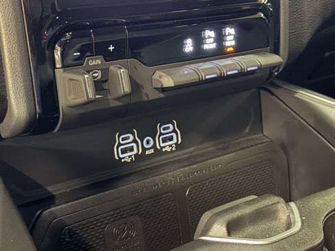 Used 2025 RAM 1500 Big Horn AWD/4WD image 35
