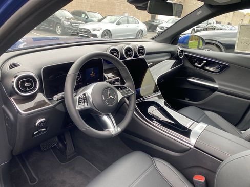 Used 2025 Mercedes-Benz GLC 300 4MATIC image 9