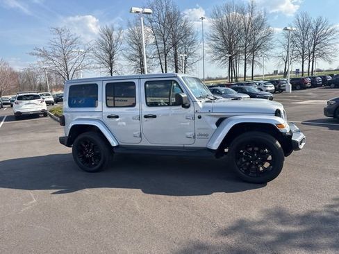 Used 2023 Jeep Wrangler Unlimited Sahara w/ Cold Weather Group image 9