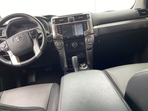 Used 2022 Toyota 4Runner SR5 Premium image 14