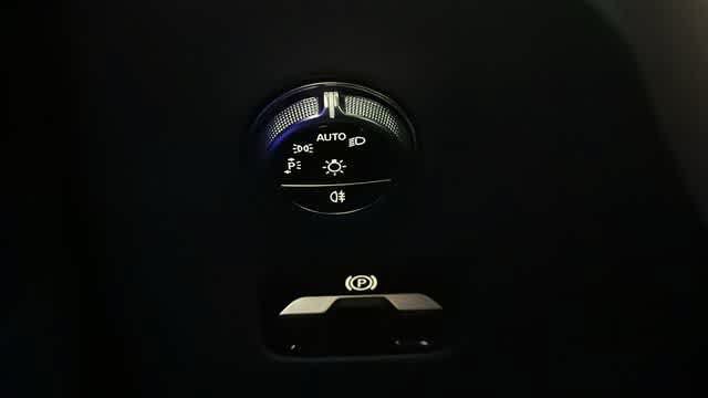 Used 2025 Mercedes-Benz GLC 300 4MATIC image 17