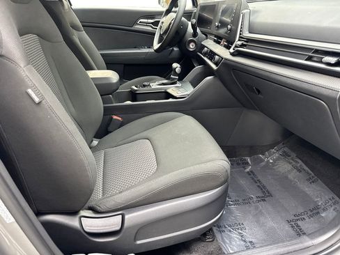 Used 2025 Kia Sportage LX FWD image 44