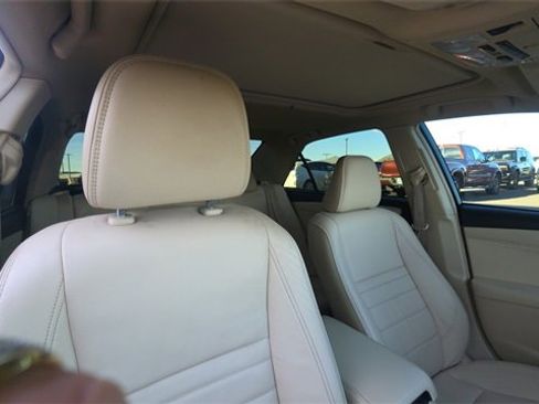 Used 2017 Toyota Camry XLE w/ Moonroof Package image 31