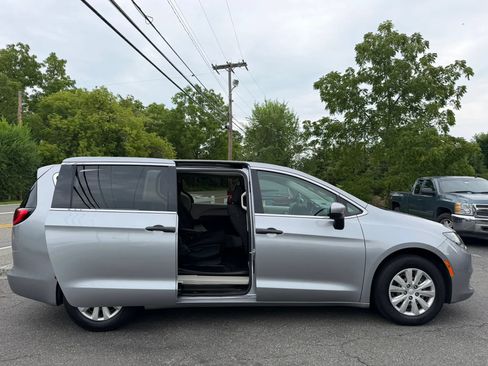 Used 2020 Chrysler Voyager L FWD image 37