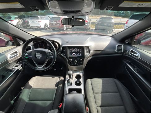 Used 2018 Jeep Grand Cherokee Laredo RWD image 29