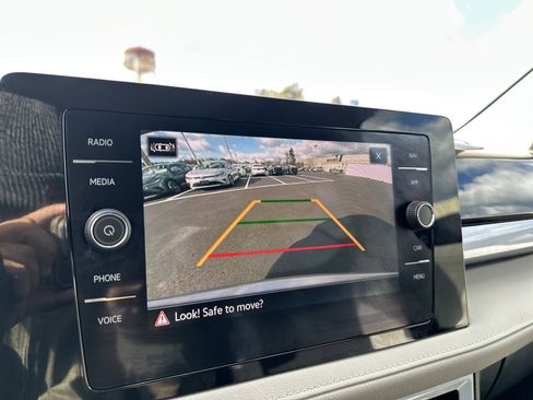 Certified 2025 Volkswagen Taos SEL w/ Black Wheel Plus Package image 21