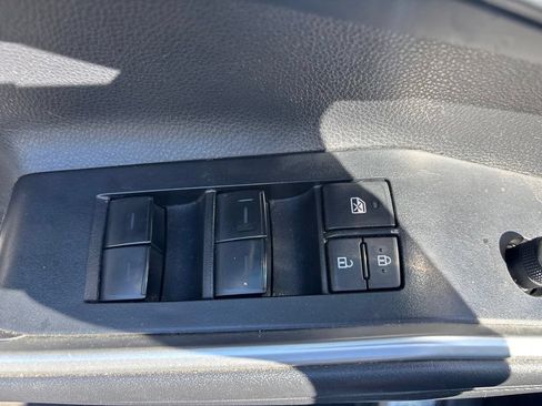 Used 2022 Toyota Highlander XLE FWD image 21