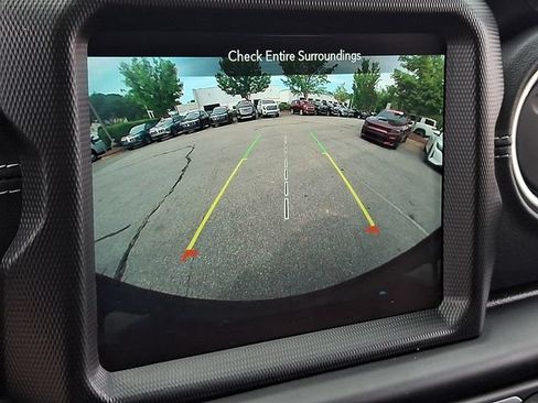 Used 2023 Jeep Wrangler Unlimited Sahara AWD/4WD image 18