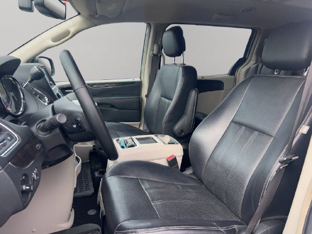 Used 2015 Chrysler Town & Country Touring-L w/ Driver Convenience Group FWD image 14
