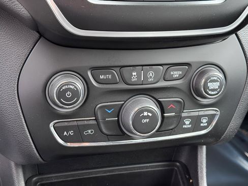 Used 2021 Jeep Cherokee Latitude Lux w/ Trailer Tow Group image 27