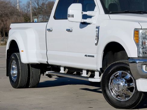 Used 2017 Ford F350 Lariat image 3