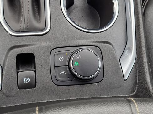 Used 2023 Chevrolet Traverse LT FWD image 22