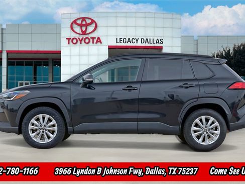 Used 2024 Toyota Corolla Cross LE image 6