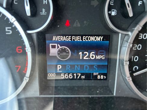 Used 2017 Toyota Tundra SR5 w/ SR5 Upgrade Package AWD/4WD image 28