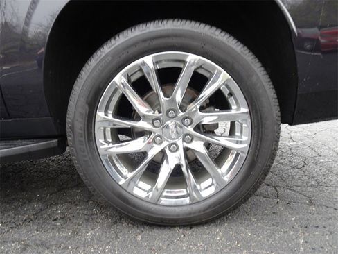 Used 2022 Cadillac Escalade ESV Premium Luxury w/ LPO, Radiant Package image 25