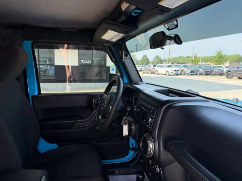 Used 2017 Jeep Wrangler Sport AWD/4WD image 21