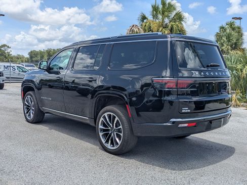 Used 2024 Jeep Wagoneer Series III w/ Premium Group I AWD/4WD image 6
