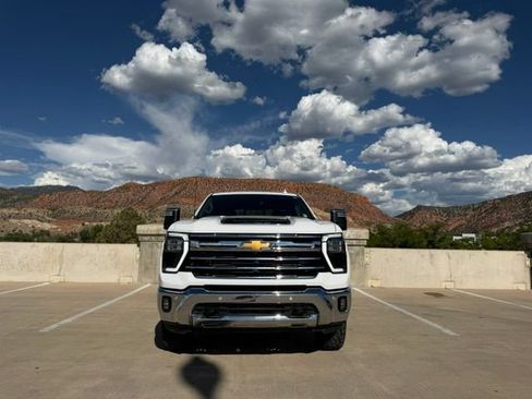 Used 2024 Chevrolet Silverado 3500 LTZ w/ LTZ Premium Package AWD/4WD image 5