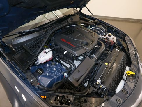 Used 2019 Alfa Romeo Giulia Ti AWD/4WD image 59