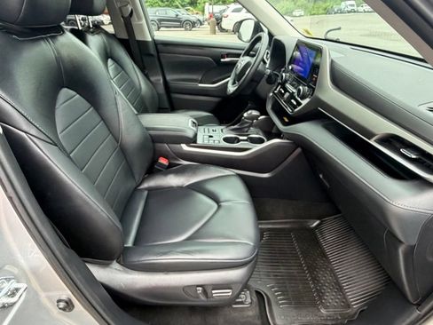 Used 2023 Toyota Highlander XLE AWD/4WD image 36