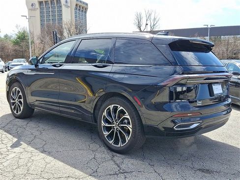 Certified 2025 Lincoln Nautilus Reserve image 4