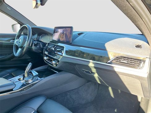 Used 2023 BMW 540i w/ M Sport Package image 31