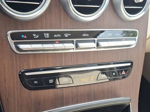 Used 2022 Mercedes-Benz GLC 300 4MATIC SUV image 16