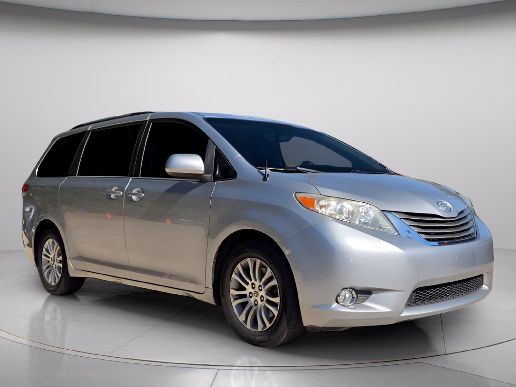 Used 2013 Toyota Sienna XLE FWD image 5