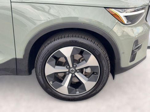 Certified 2024 Volvo XC40 B5 Plus w/ Climate Package image 12