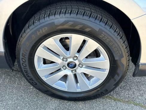 Used 2019 Subaru Outback 2.5i AWD/4WD image 7
