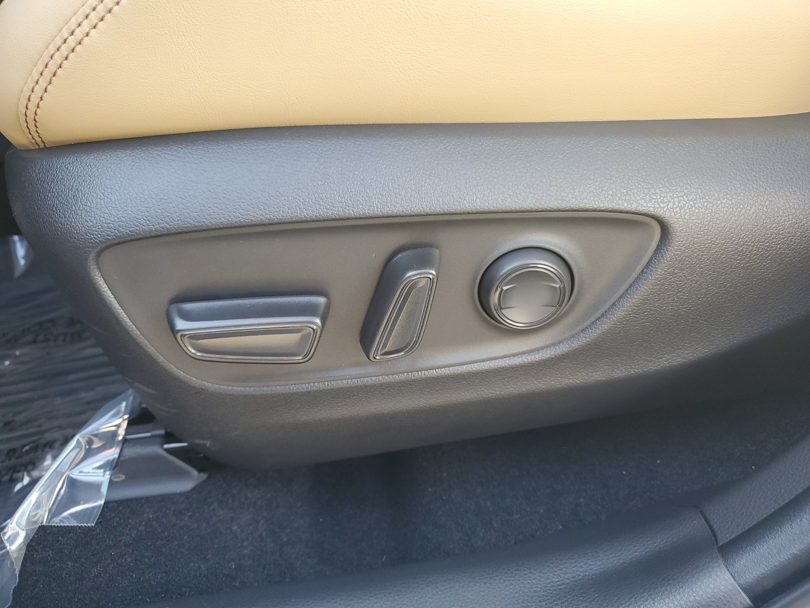 Used 2025 Toyota RAV4 XLE Premium w/ Weather Package FWD image 23