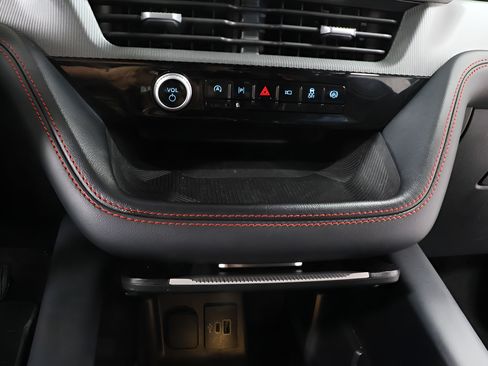 Used 2025 Ford Explorer ST-Line w/ ST-Line Street Pack AWD/4WD image 10