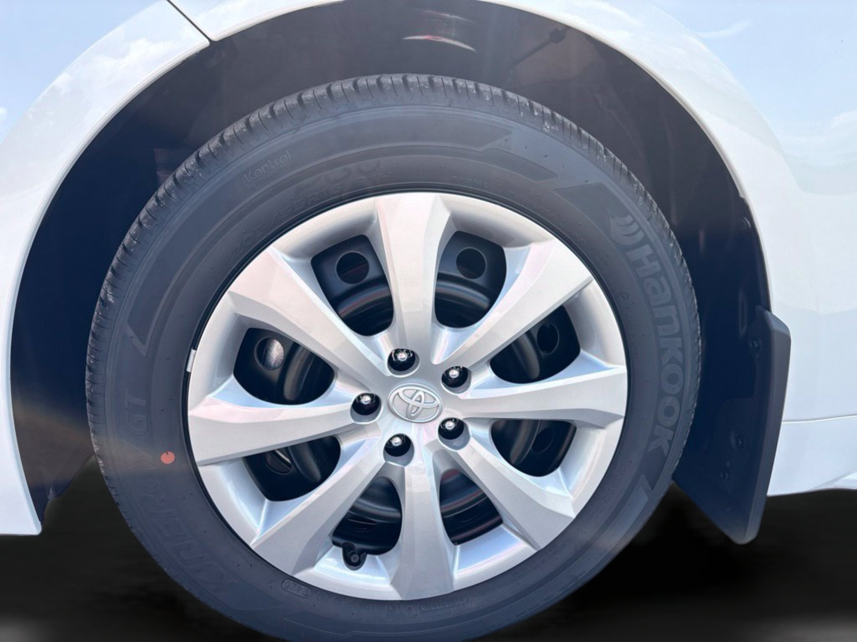 New 2027 Toyota Corolla LE FWD image 31