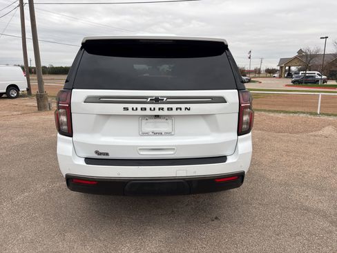 Used 2022 Chevrolet Suburban Z71 w/ Luxury Package image 4