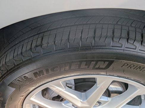 Certified 2024 Chevrolet Equinox LT w/ LPO, Floor Liner Package FWD image 13