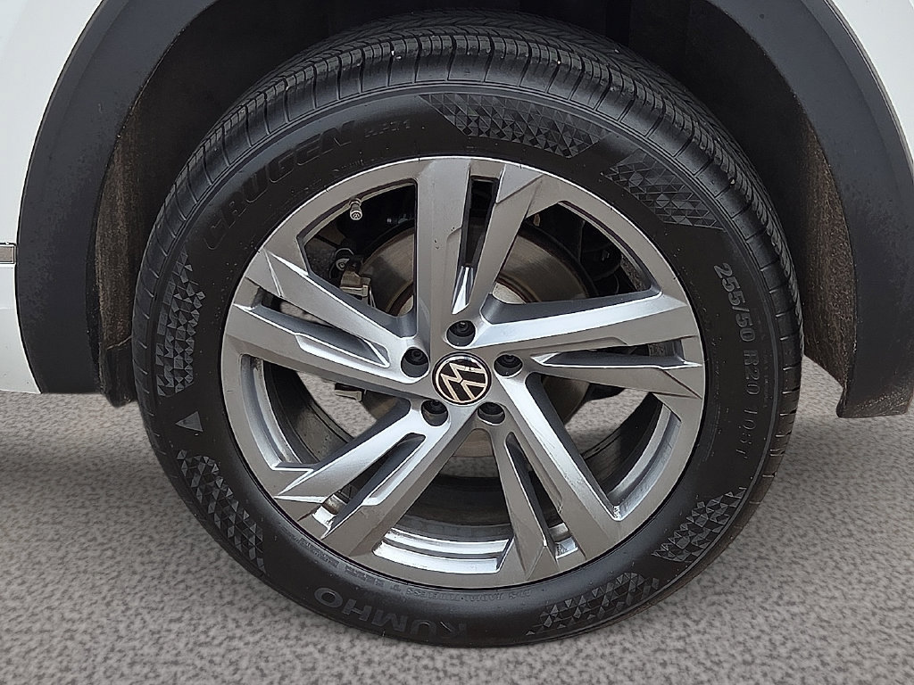 Used 2024 Volkswagen Atlas Cross Sport SEL R-Line AWD/4WD image 8