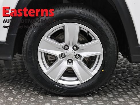 Used 2022 Jeep Compass Latitude w/ Convenience Group AWD/4WD image 32