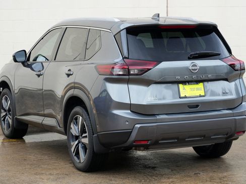 Used 2024 Nissan Rogue SL FWD image 45
