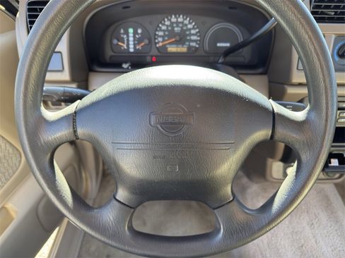 Used 1998 Nissan Frontier XE image 18